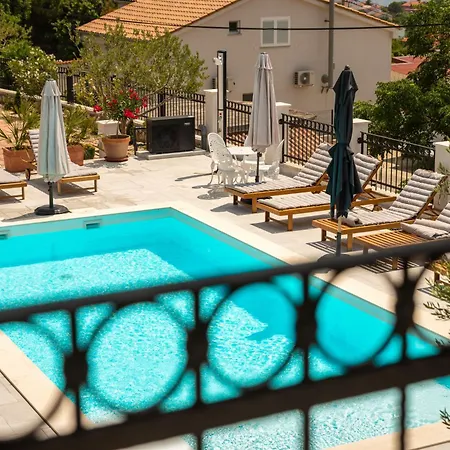 Mianka Rab Apartment
