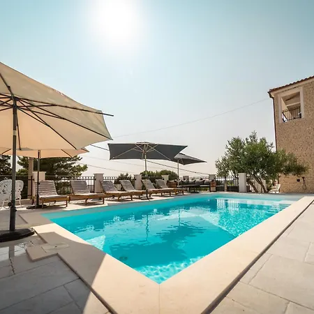 Mianka - Luxury