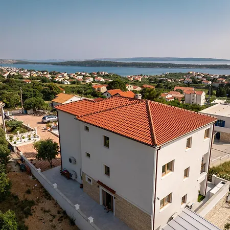 Mianka Rab Apartment